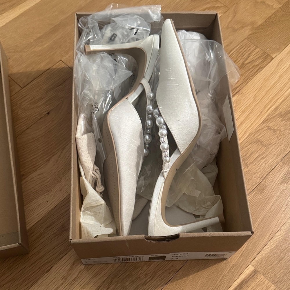 Dolce Vita White Pearl-Embellished Pointed Toe Mules - Picture 3 of 3